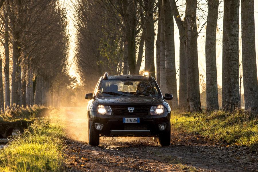  Dacia Duster Black Shadow 2016 года  (фото 15 из 28)